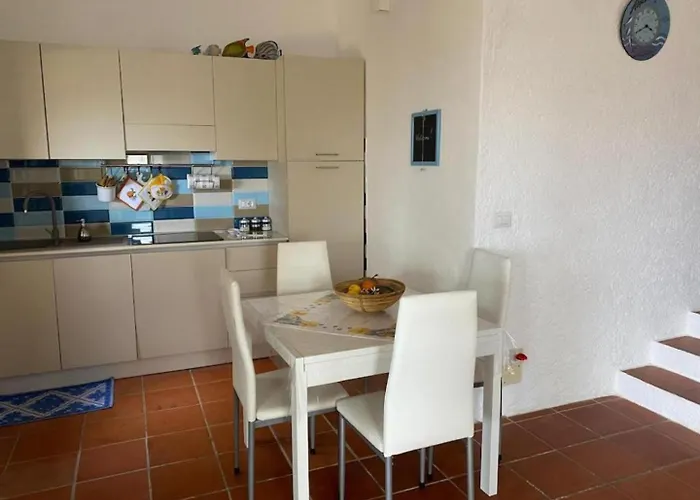 Дом отдыха House On The Emerald Coast With Spectacular Views Of The Maddalena Сан-Паскуале